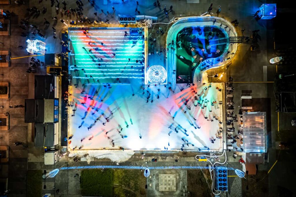An ice rink by the sea and 40 - meter yachts – The winning winter combination for luxury resorts